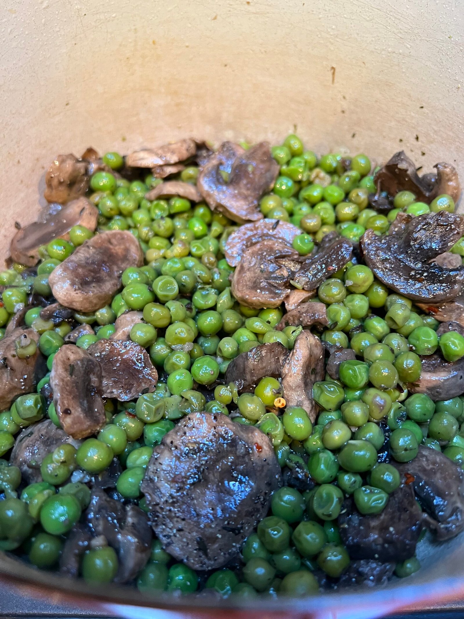 Sautéed peas with fresh mushrooms